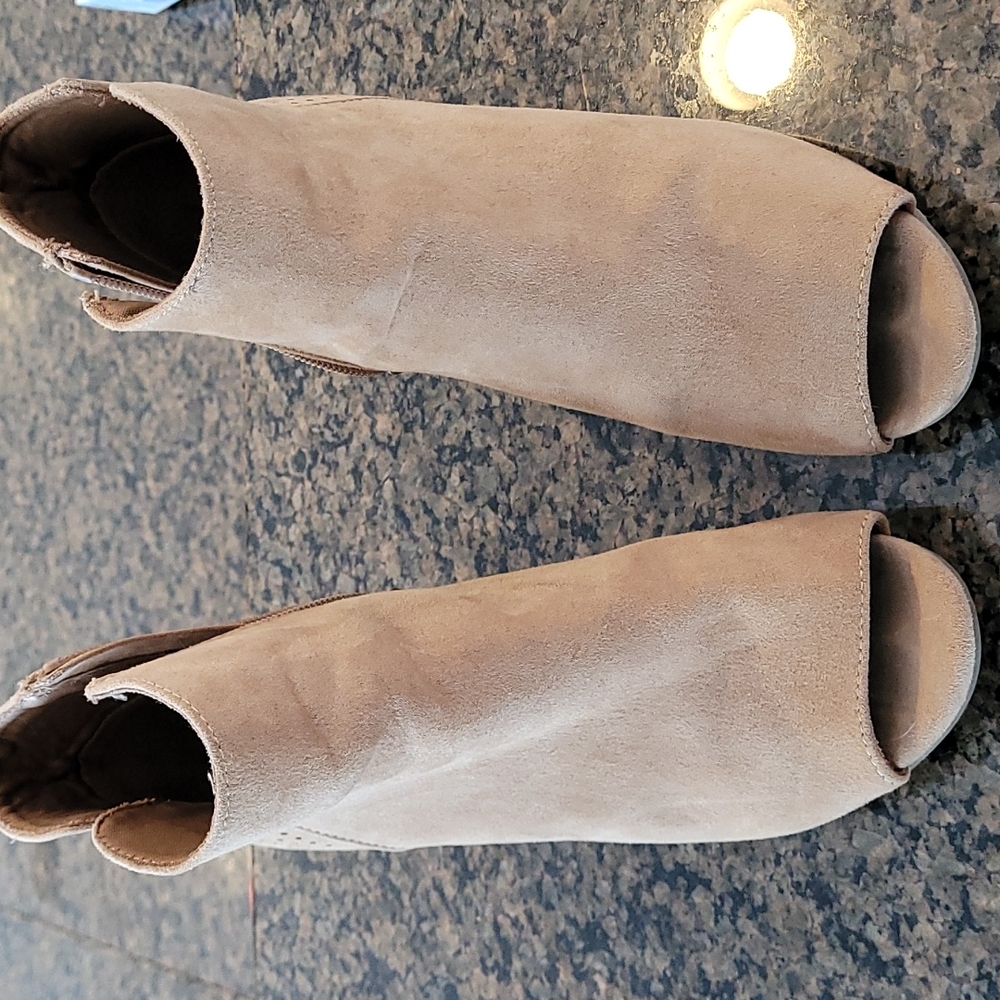 Tan Open Toe Old Navy Ankle Booties size 7